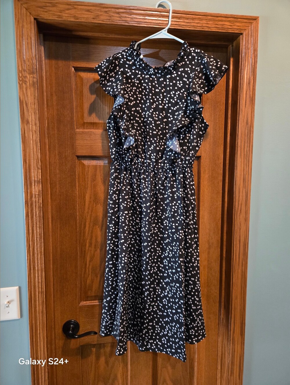 SHEIN Black Dress with White Heart Print and Ruffle Sleeves